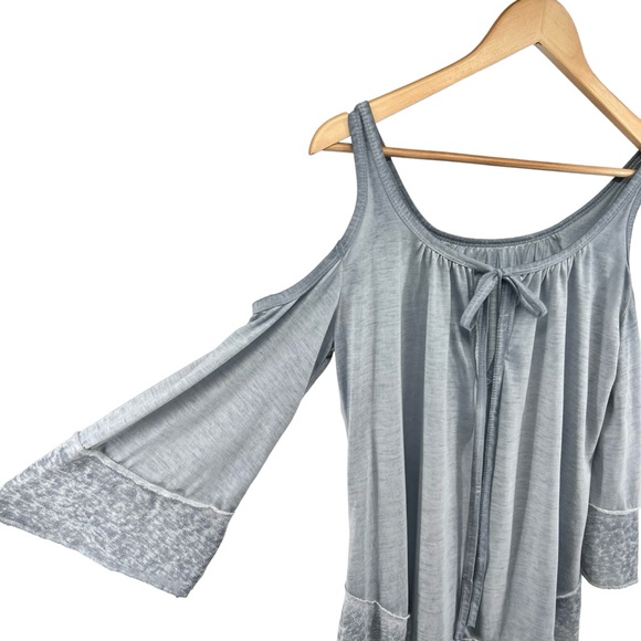 Umgee Womens Burnout Cold Shoulder Blouse Small Gray Keyhole Back Flare Sleeve - Picture 10 of 15